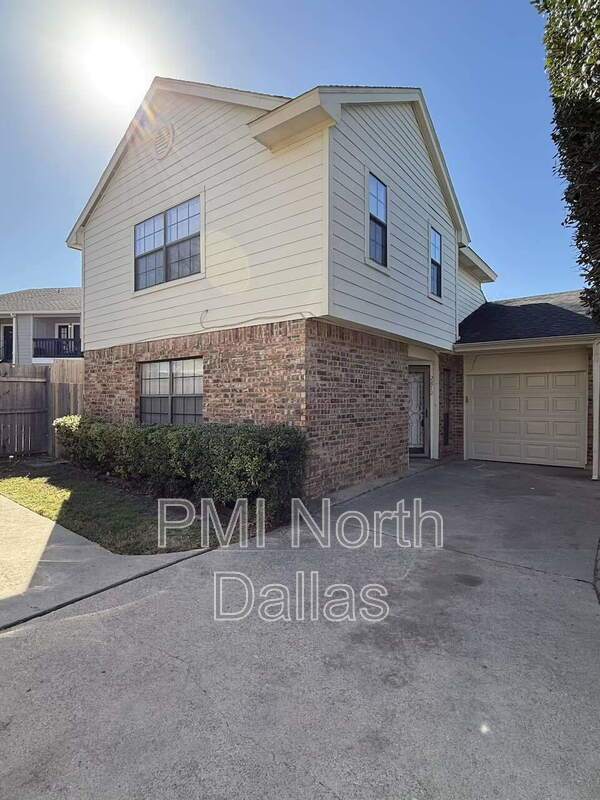 Come see this cute 2B House in a great location property image