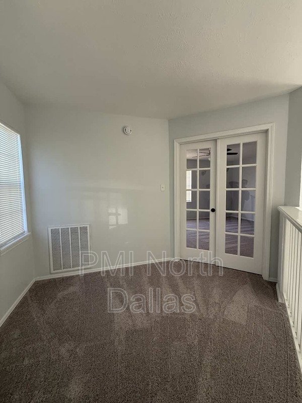 Come see this cute 2B House in a great location property image