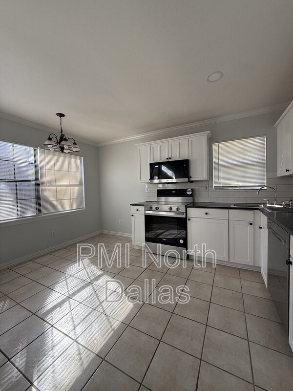 Come see this cute 2B House in a great location property image