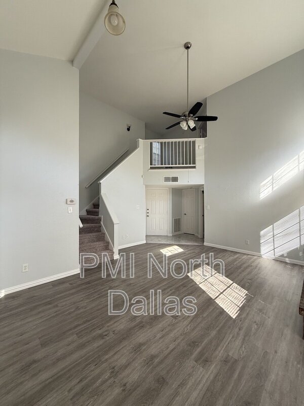 Come see this cute 2B House in a great location property image