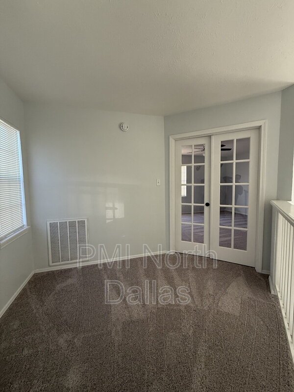 Come see this cute 2B House in a great location property image