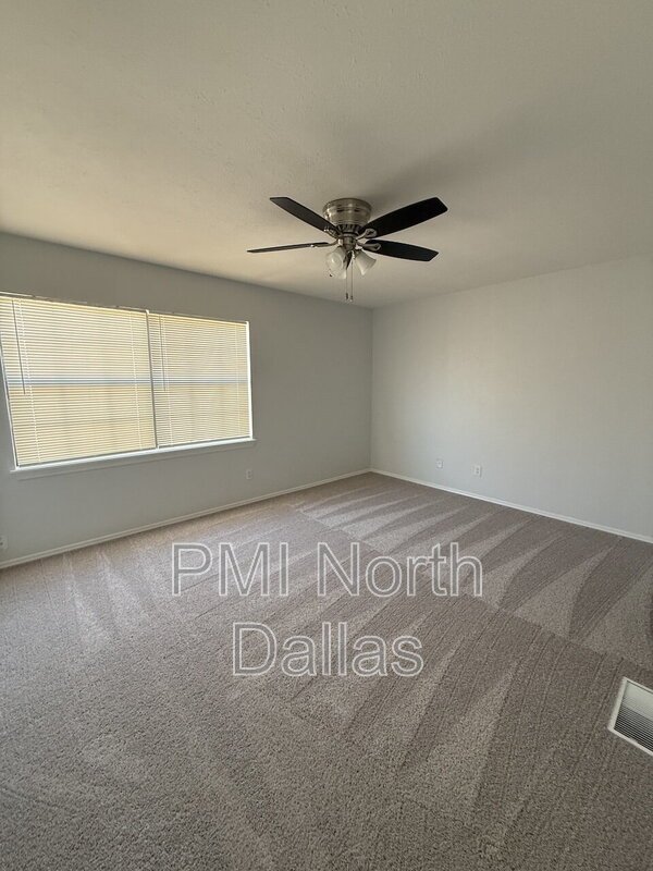 Come see this cute 2B House in a great location property image