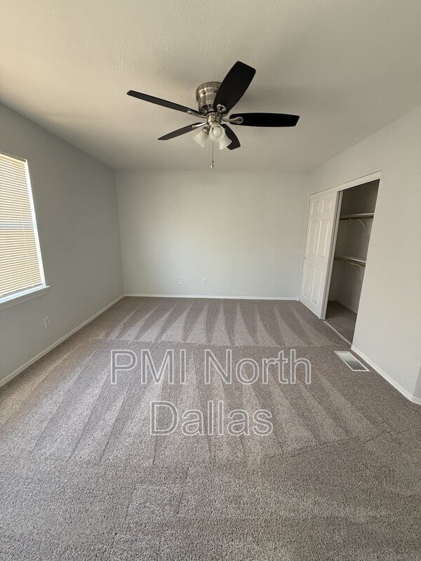 Come see this cute 2B House in a great location property image