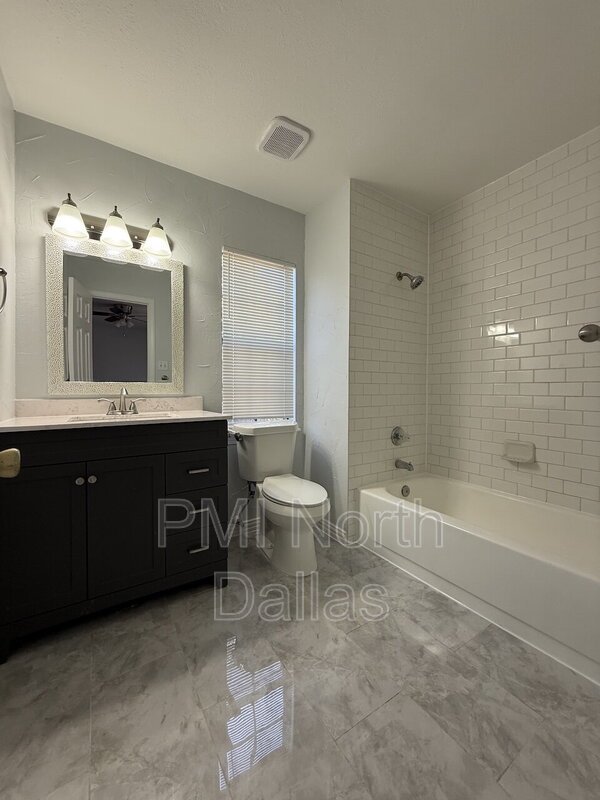 Come see this cute 2B House in a great location property image