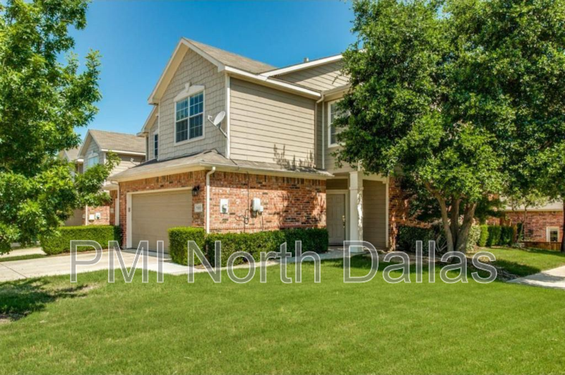 Light-Filled End-Unit Living in Prime West Plano property image
