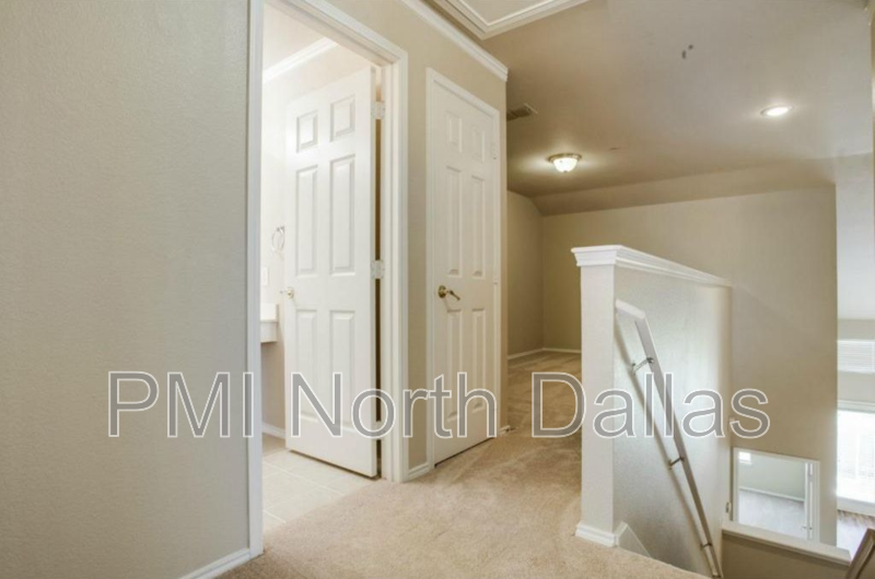 Light-Filled End-Unit Living in Prime West Plano property image
