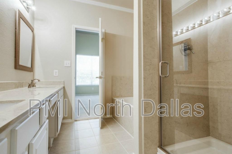 Light-Filled End-Unit Living in Prime West Plano property image