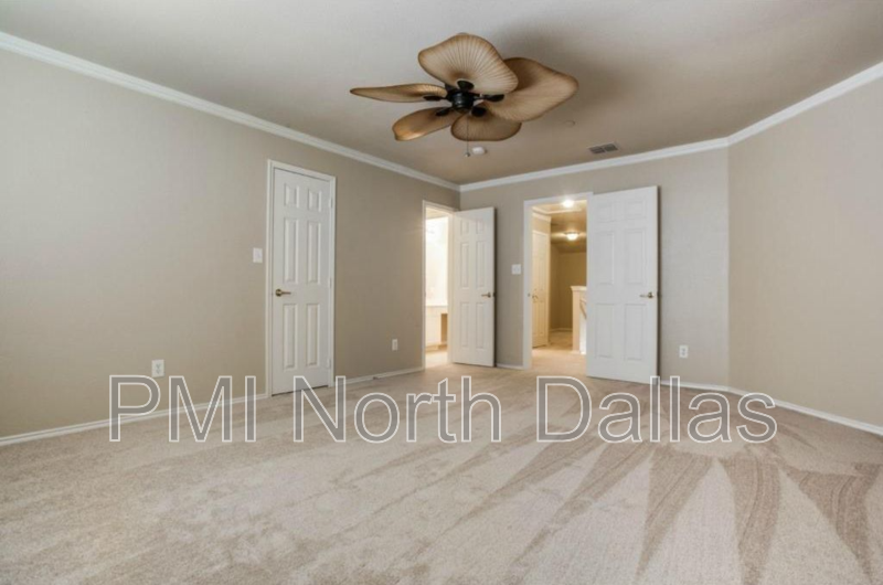 Light-Filled End-Unit Living in Prime West Plano property image