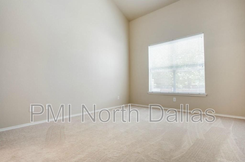 Light-Filled End-Unit Living in Prime West Plano property image
