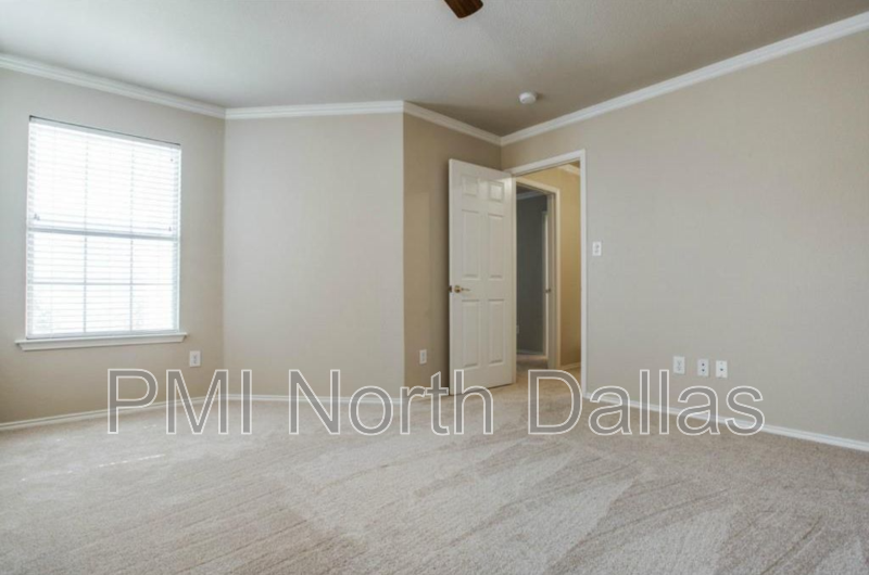 Light-Filled End-Unit Living in Prime West Plano property image