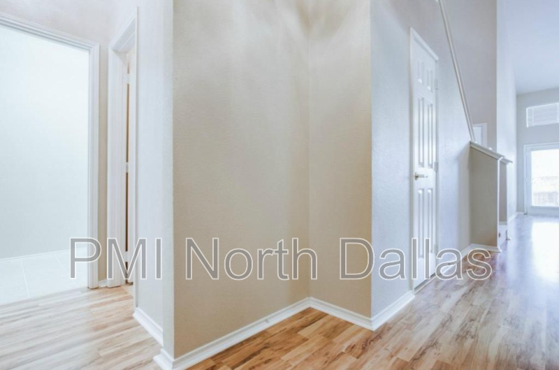 Light-Filled End-Unit Living in Prime West Plano property image
